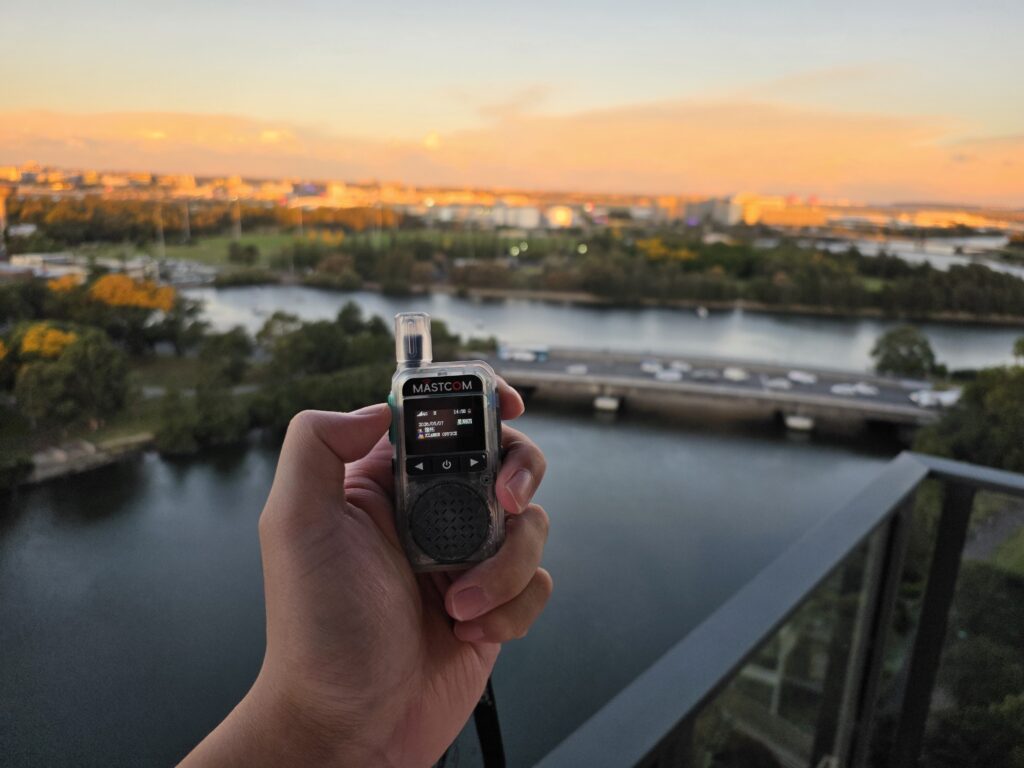 Staying Connected Beyond the Workplace: PoC Communication in Everyday Mobility